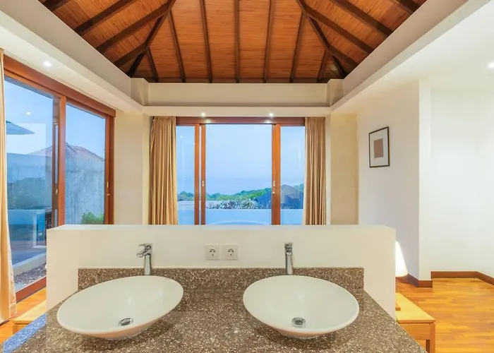 2 Bedrooms Ocean View Entire With Infinity Pool Вилла